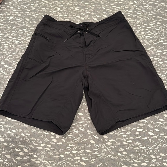 PATAGONIA men’s black swim trunks, size 34 - Picture 1 of 8